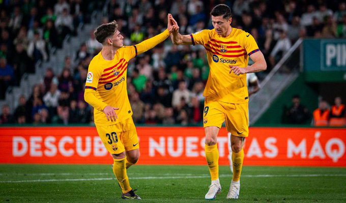 برشلونة يدك شباك إلتشي برباعية ويقترب من اللقب
