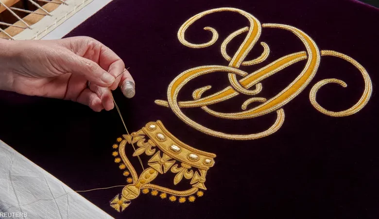 تشارلز يعتزم ارتداء ثياب لجده جورج السادس أثناء تتويجه ملكا