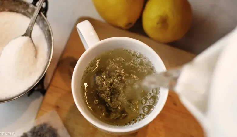 شرب الشاي الأخضر على معدة فارغة.. 4 فوائد لا مثيل لها