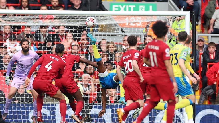 ليفربول يتخطى نوتنجهام بشق الأنفس