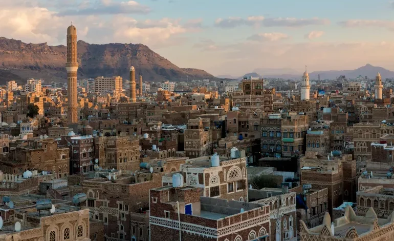 وفد عماني يصل صنعاء لبحث ترتيبات تمديد الهدنة باليمن