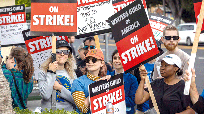 بايدن وكتّاب السيناريو في هوليوود.. أمل بالتوصل لاتفاق عاجل بشأن الإضراب