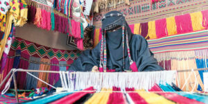 نساجو السدو في شبه الجزيرة العربية يقاتلون للحفاظ على حرفة يدوية فريدة