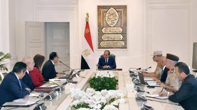 آية قرآنية خلف السيسي