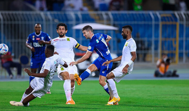 الهلال يجبر الاتحاد على التعادل ويقدم هدية للنصر