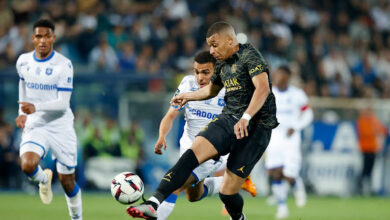 باريس سان جيرمان يتخطى أوكسير ويلامس اللقب