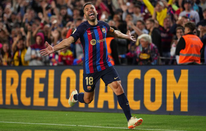 بالفيديو.. جوردي ألبا يقود برشلونة لتخطي أوساسونا