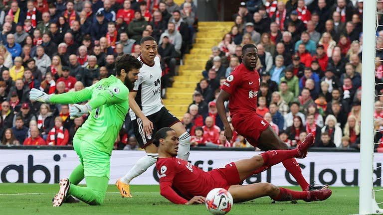 ليفربول يتخطى فولهام في الدوري الإنجليزي