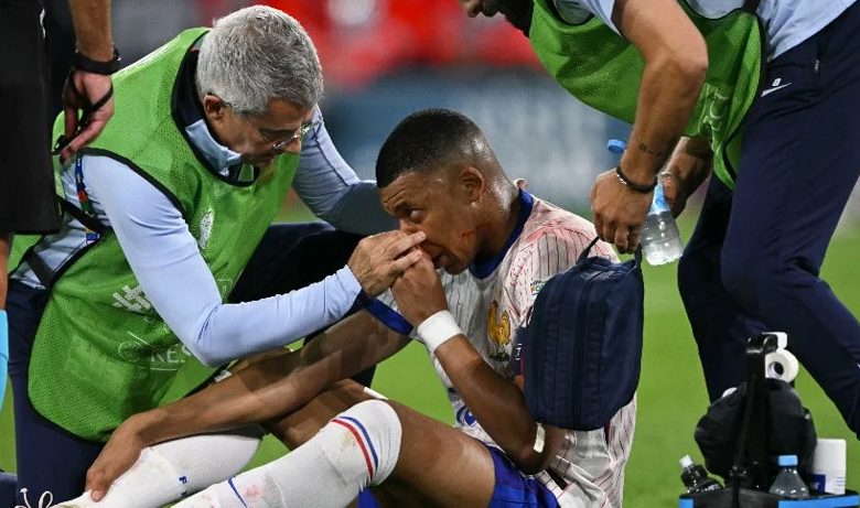 ريال مدريد الإسباني لكرة القدم يعلن إصابة نجمه الفرنسي كليان مبابي في عضلة الفخذ الأيسر دون تحديد مدة غيابه، بحسب النادي الملكي في بيان له